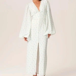 Söker !!! Adoore klänning  - Söker  efter denna klänning i storlek 40-42 