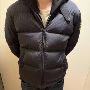 Marinblå morrisjacka - Marinblå Morrisjacka. Bra skick nästan aldrig använd 