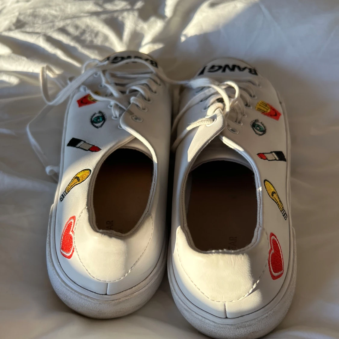 Vita sneakers med tryck - 2