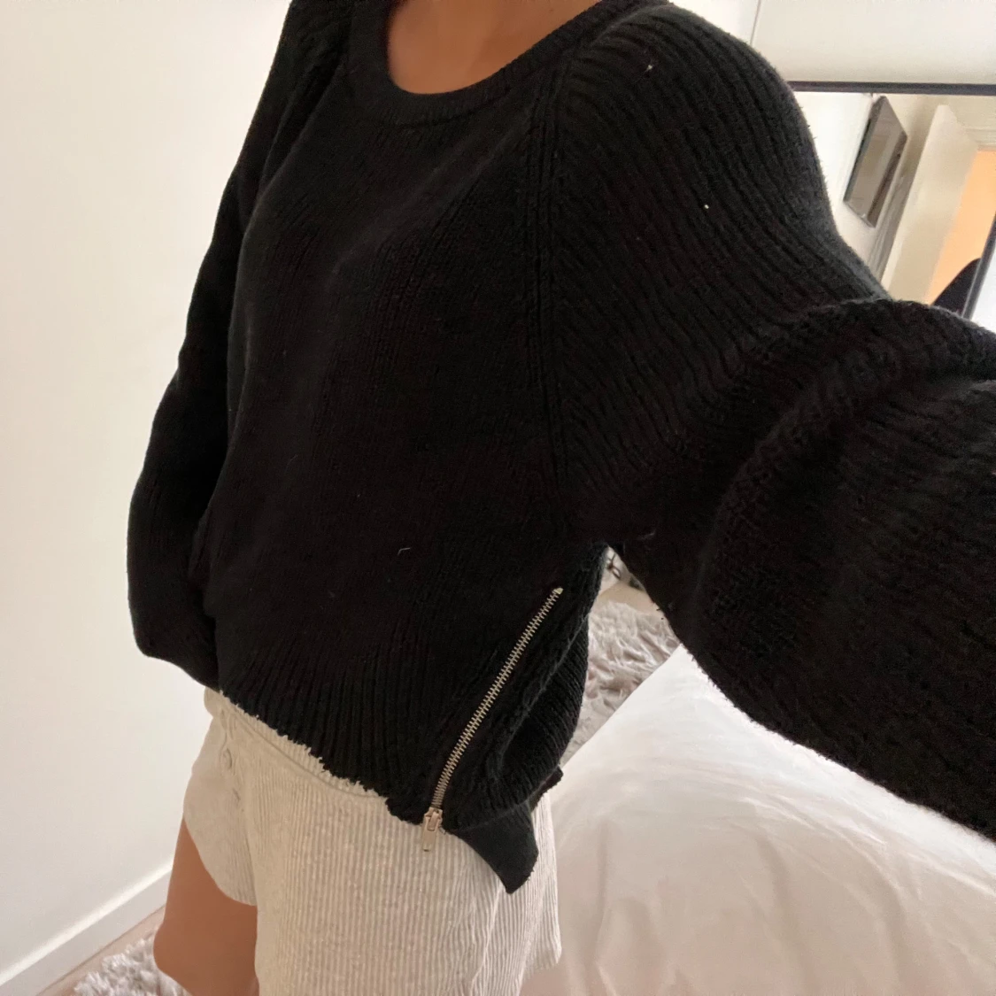 Svart stickad tröja med dragkedja - 1