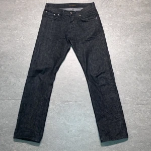 Selvedge Nudie jeans - Selvedge Nudies! Regular fit jeans, fullt grischade🔥🔥🙏🙏. W30L32 men mer som W29L31. Pris är inte hugged i sten och kan ju lösa nåt schysst om du köper fler så checka in kontot!