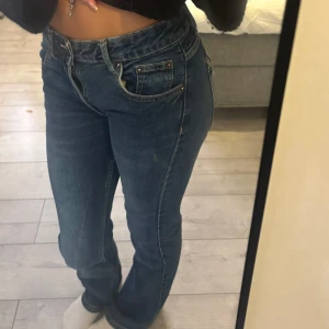 Pull & Bear jeans - Säljer dessa low waist bootcut jeans från Pull & Bear, använda vid 2 tillfällen! Storlek 34💛