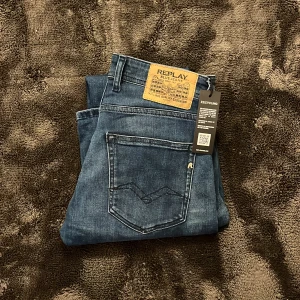 Replay Grover - Säljer ett par Replay jeans i fint skick. Säljs eftersom dom är för små. Nypris 1000kr mitt pris 499kr. Hör av er vid frågor eller funderingar. Mvh Viktor.😊