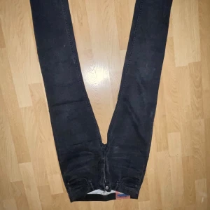 Jeans från Acne Studios Blå Konst - Jeans från Acne Studios (Blå Konst). Inhandlade på Floragatan 13. EUR 29 32