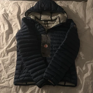 Blå colmar jacka - Blå colmar jacka 