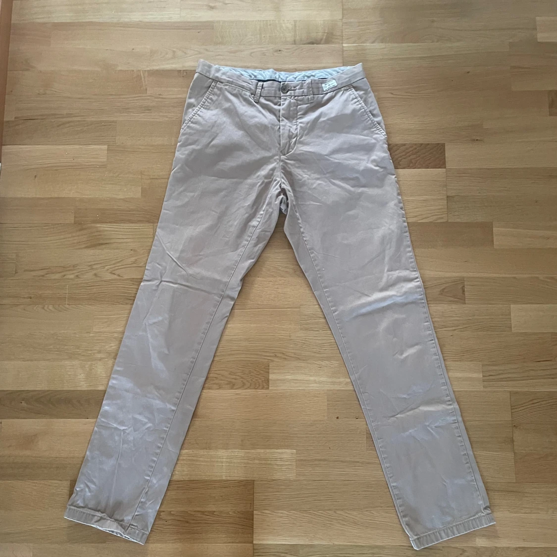 Beige chinos från Tommy Hilfiger