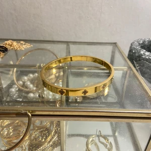 Guldarmband  - Guldigt fint armband