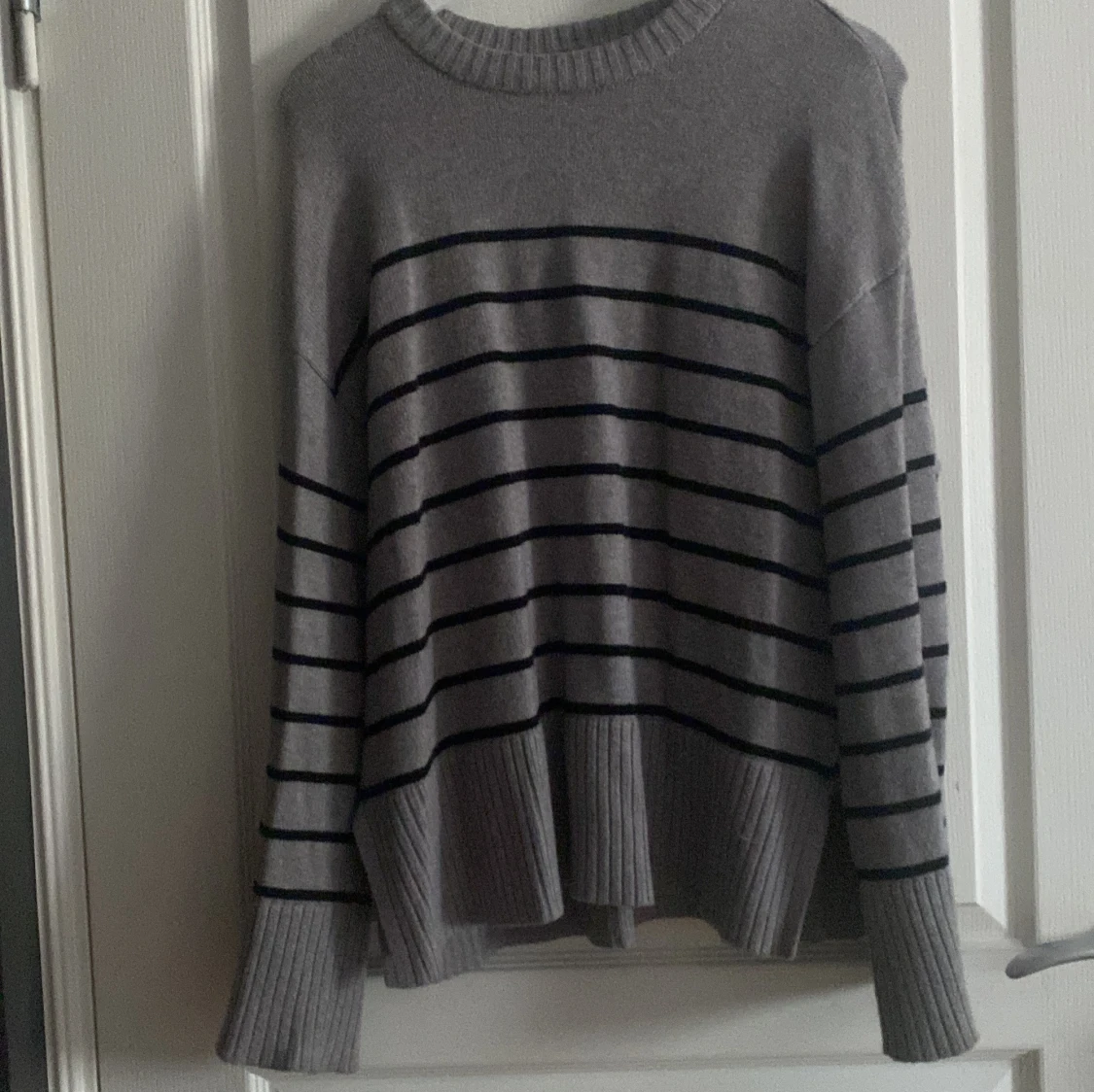 Grå randig tröja från 157