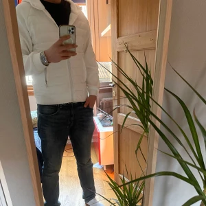 Cardigan - Snygg och fräsch cardigan från Viellas nypris 1 199kr säljer för 499kr | Perfekt nu inför höstens svalare väder | Skick 9/10 | Strlk L