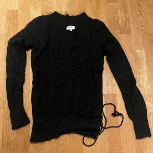 Svart stickad tröja från Björn Borg - Jätte stilig tröja från Björn Borg 😋🔥 Perfekt för en edgy stil 🖤