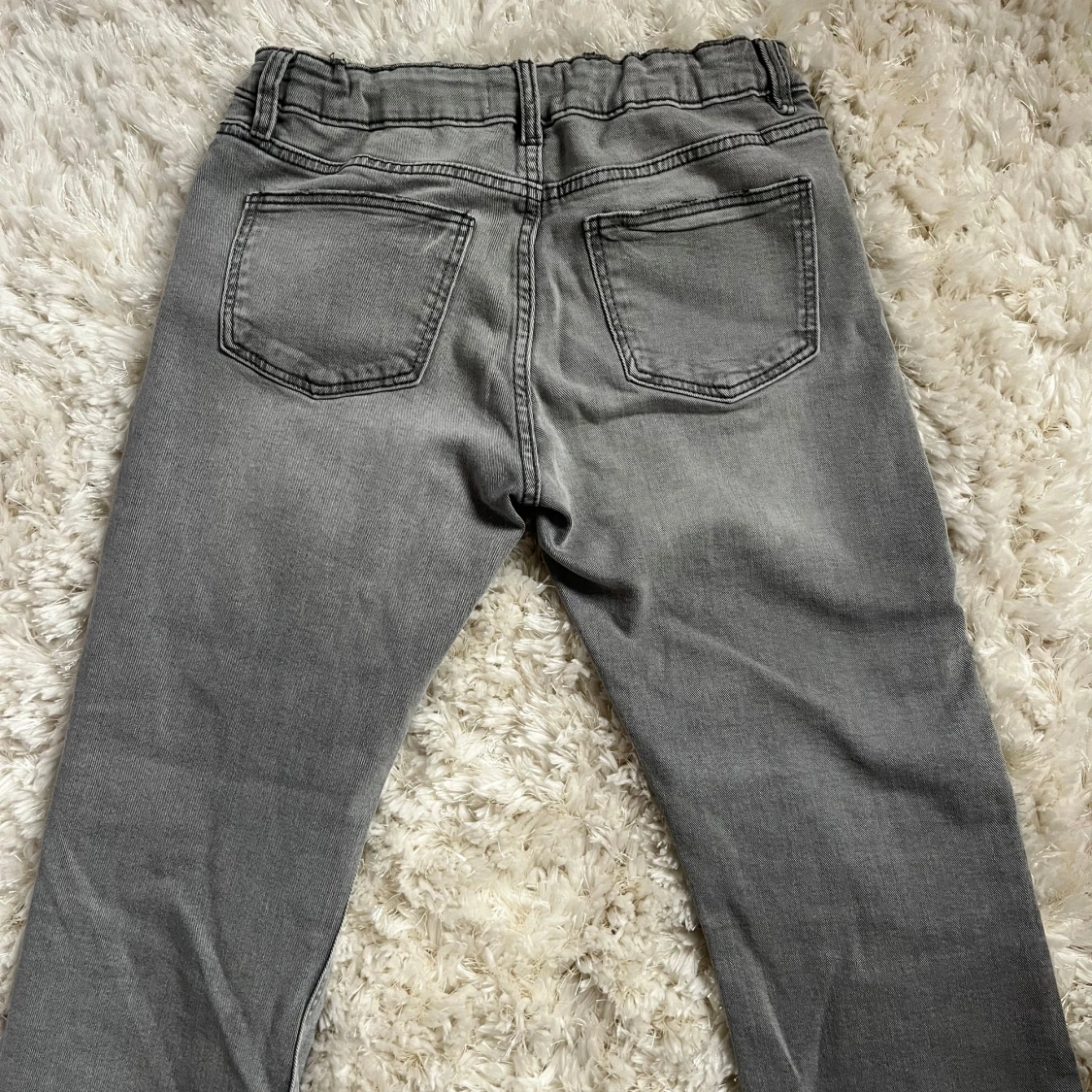 Grå jeans från Gina Young  - 1