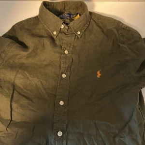 Grön skjorta från Ralph Lauren - Knappt använd