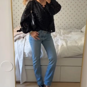 Blå jeans  - Snygga blå jeans från crocker vintege straight ! Supersnygga till klackar🫶🏼