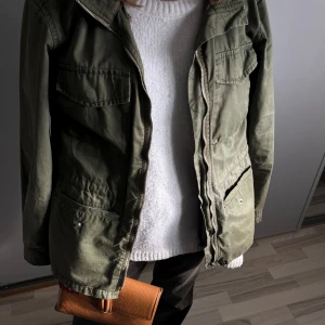 Jacka  - Min absoluta favorit jacka som passar till allt. Lagom att ha under höst/vår. 