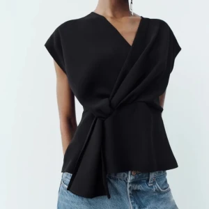 Svart Zara blus🖤 -  Använd kanske 4 gånger så den är i god skick!