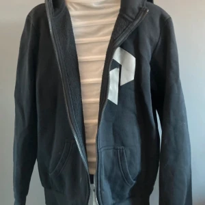 Sipp hoodie - Väldigt skönt material knappt använd 