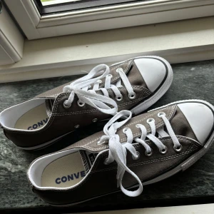 Låga converse - Helt nya converse i en super fin grå/grön färg.  