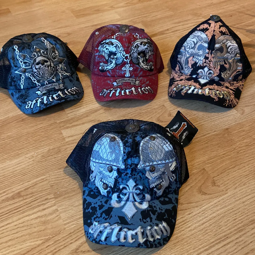 !skicka bud för snabb affär! Riktigt fet Affliction keps, väldigt sällsynt o säljer den billigt. Helt ny med tag. Skriv om ni undrar någonting eller om ni vill ha fler bilder 📲. Asusteet.