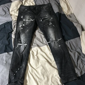 Märke jeans  - Ny skick, helt oanvända eftersom de inte passat