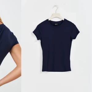 Tight mörkblå tröja  - Tröja från Gina i storlek XS, använd fåtal gånger och säljer eftersom den inte kommer till användning längre 💕