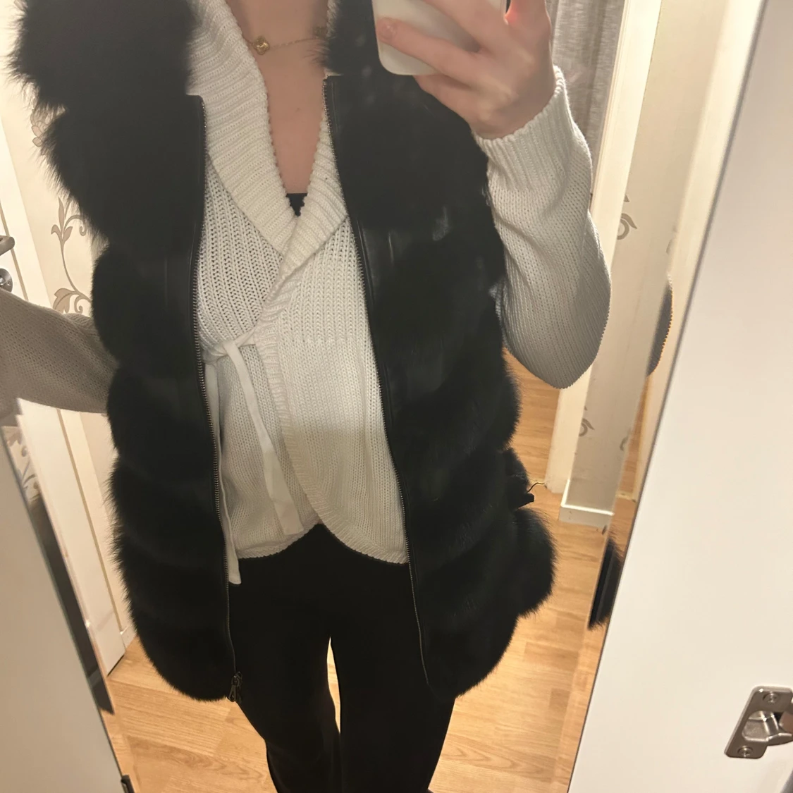 Svart pälsväst med dragkedja - 90