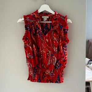 Röd topp - Röd blus/topp, köpte i usa, använt fåtal gånger 