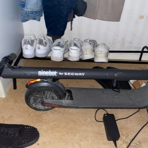 Ninebot elscooter trimmad - Går i 30+ Inga fel. Har skruvat allt extra hårt.