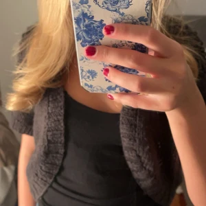 Bolero - Jättefin stickat bolero❣️storlek är M men passar som xs/s. hör av dig vid frågor ❣️