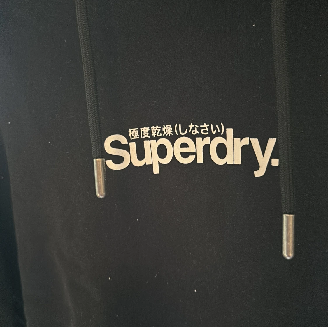Svart hoodie från Superdry - 90