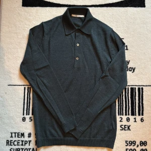 A Day’s March Tröja - Säljer denna superbekväma rugbytröja i merinoull från A Day’s March / Sällan använd så i bra skick / Storlek: XS men passar även S / Hör av er vid funderingar!