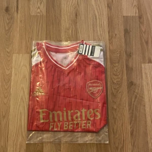 Fotbollströja  - Helt ny 