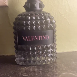 Valentino born in Roma  - Endast testad 100ml flaska 97 98 cl kvar!