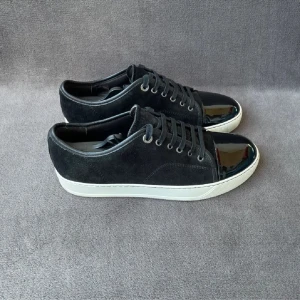 Lanvins - Säljer ett par svarta lanvins. Storlek 6 sitter som ett par 41-42. Mycket fint skick. Endast skorna följer med