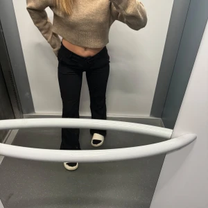 Stickad tröja  - Jättefin stickad tröja ifrån Zara! I nyskick 