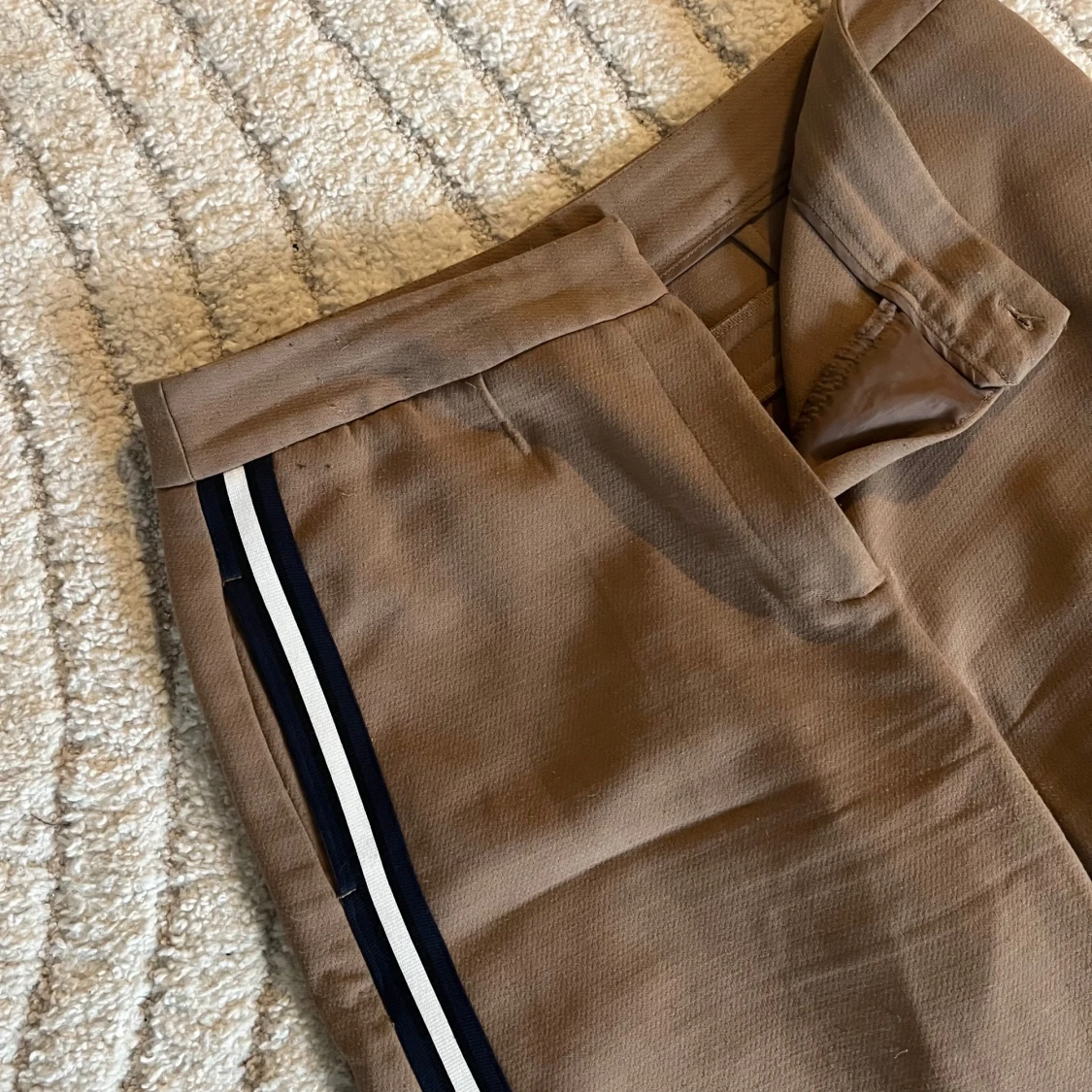 Ljusbruna byxor - 90