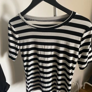 T-shirt - Randig tröja. 