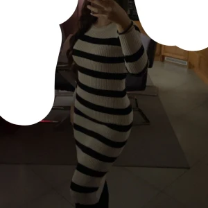 Stickad klänning  - Stickad kläder använd endast en gång