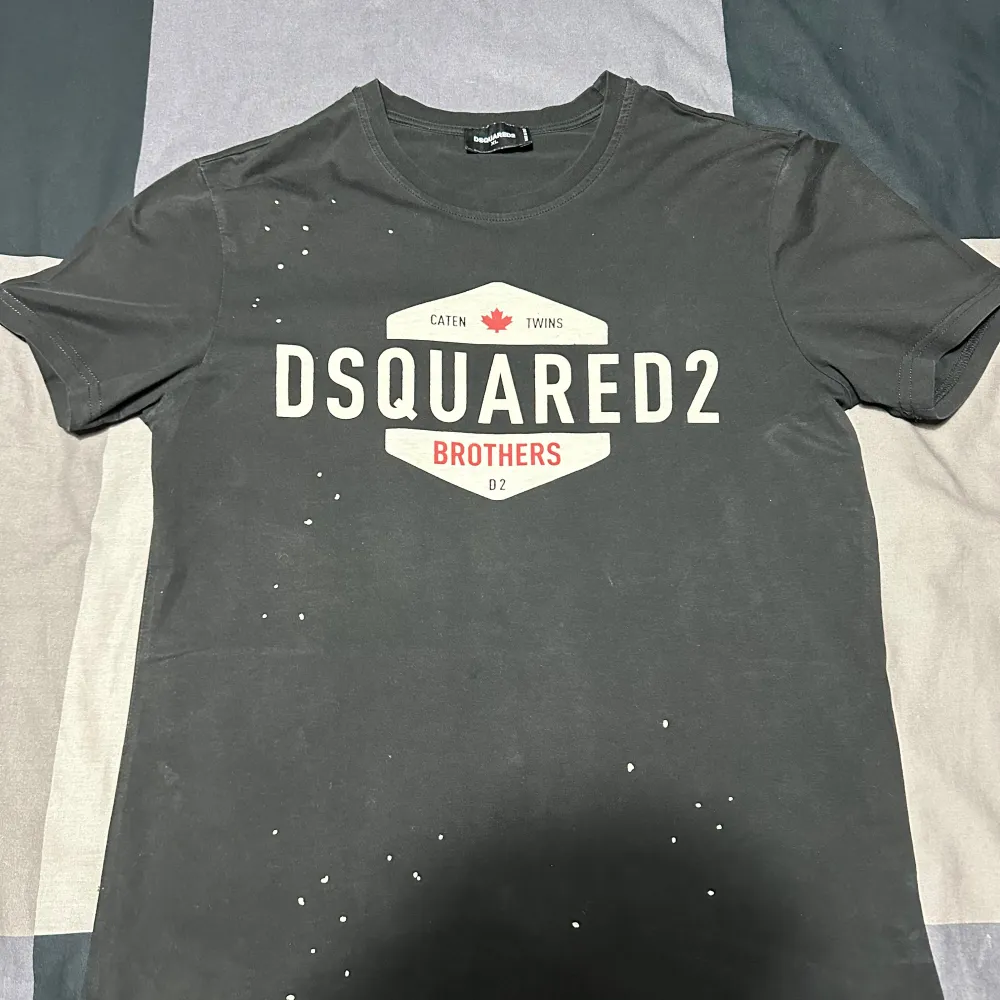 Säljer en till Dsquared2 T-shirt fast annan modell och bättre skick pris kan även diskuteras.. T-shirts.