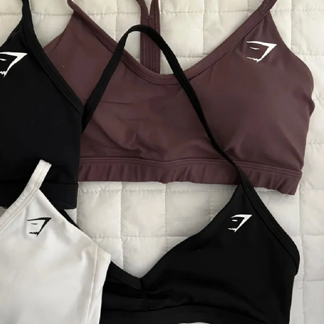 Tanrevel + 2 gymshark sports bra - 90