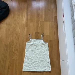 Ljus gult linne - Detta är ett ljusgult linne från hm💛