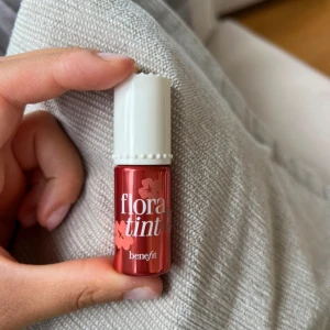 Benefit lip tint  - Flora tint