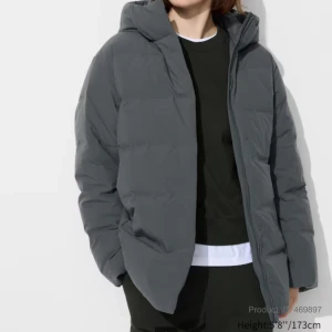 Uniqlo Vinterjacka Puff - superfin och varm vinterjacka från uniqlo som använts max 3 gånger!💞(känns som S i storlek)