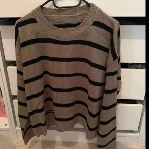 Stickad tröja - Stickad tröja som inte används längre 