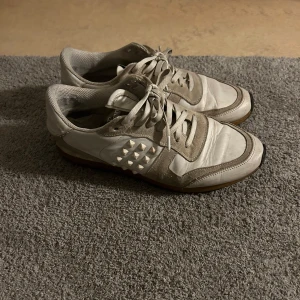 Valentino rockrunner - Ett par valentino rockrunner, okej skick, fortfarande väldigt fina. Skriv vid frågor