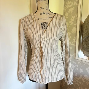 Vintage topp - Superfin vintage topp, väldigt fint skick!🤍