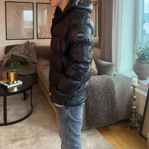 SUPPLY JACKA - Tja  Säljer nu en skön vinterjacka från supply till dem som är i behov utan en fin jacka till ett skönt pris❤️💯 Strl S men passar abslout M