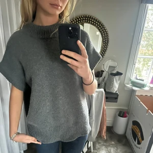 Soft goat tröja - Säljer denna superfina västen ifrån soft goat i 100% Kashmir! Storlek M och passar mig som är 173, mycket bra skick!