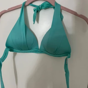 bikiniöverdel  - Otroligt fin bikiniöverdel med pushup. Verkligen min favorit men passar tyvärr inte! Skulle säga A/B kupa.