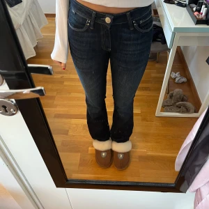 Low Waits jeans  - Så sjukt snygga! Köpta på Zalando men märket är Mavi. 