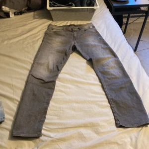 Replay jenas - Säljer dessa stiliga Replay jeans för 300kr💥 Vid minsta lilla fundering fråga mig.